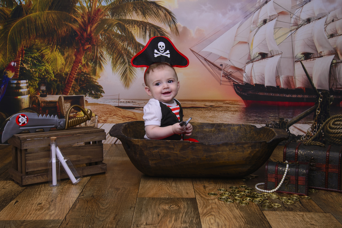 Sessão Carnaval, cores, serpentina, guarda chuva, bloco de rua, confete, árabe, Aladin, tambor, pandeiro. Piratas