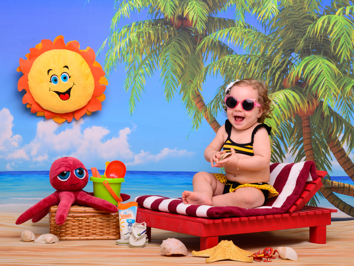 Sessão Verão, mar, água, banhista, biquíni, coqueiro, sol, areia, ondas, polvo, balde de areia, bóia, cesta, nuvens, bronzeado.