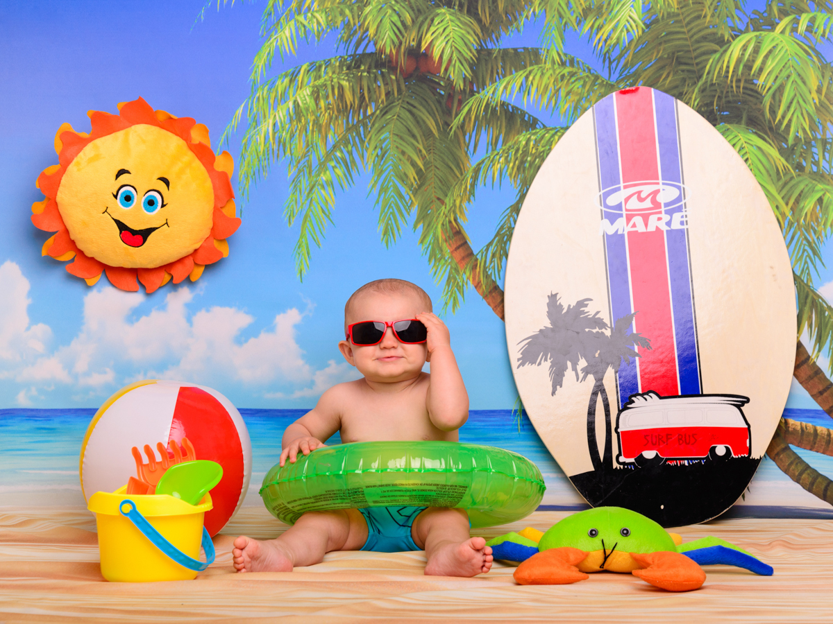 Sessão Verão, prancha, mar, água, banhista, coqueiro, sol, areia, ondas, bola, carangueijo, balde de areia, bóia, óculos.