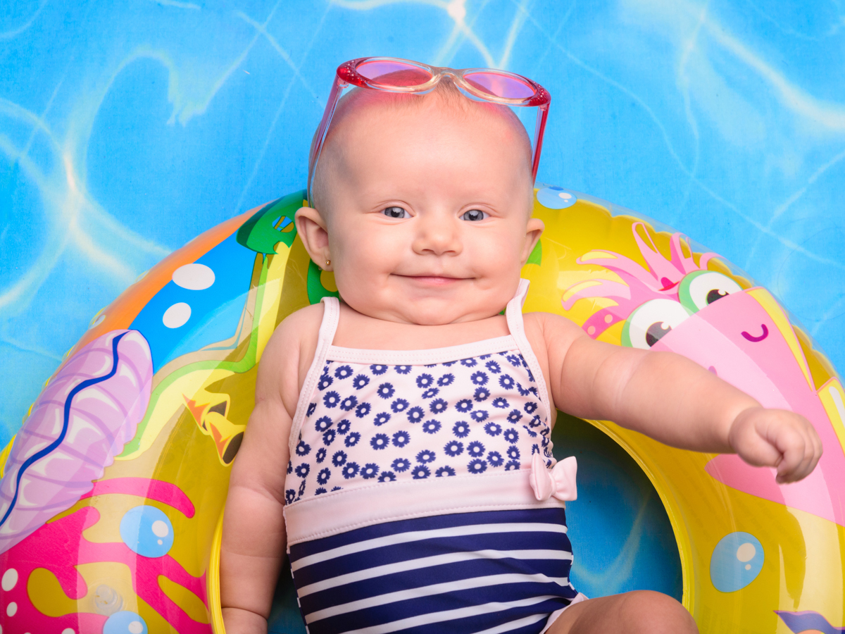 Sessão Verão, piscina, água, ondas, maiô, óculos, sorriso.