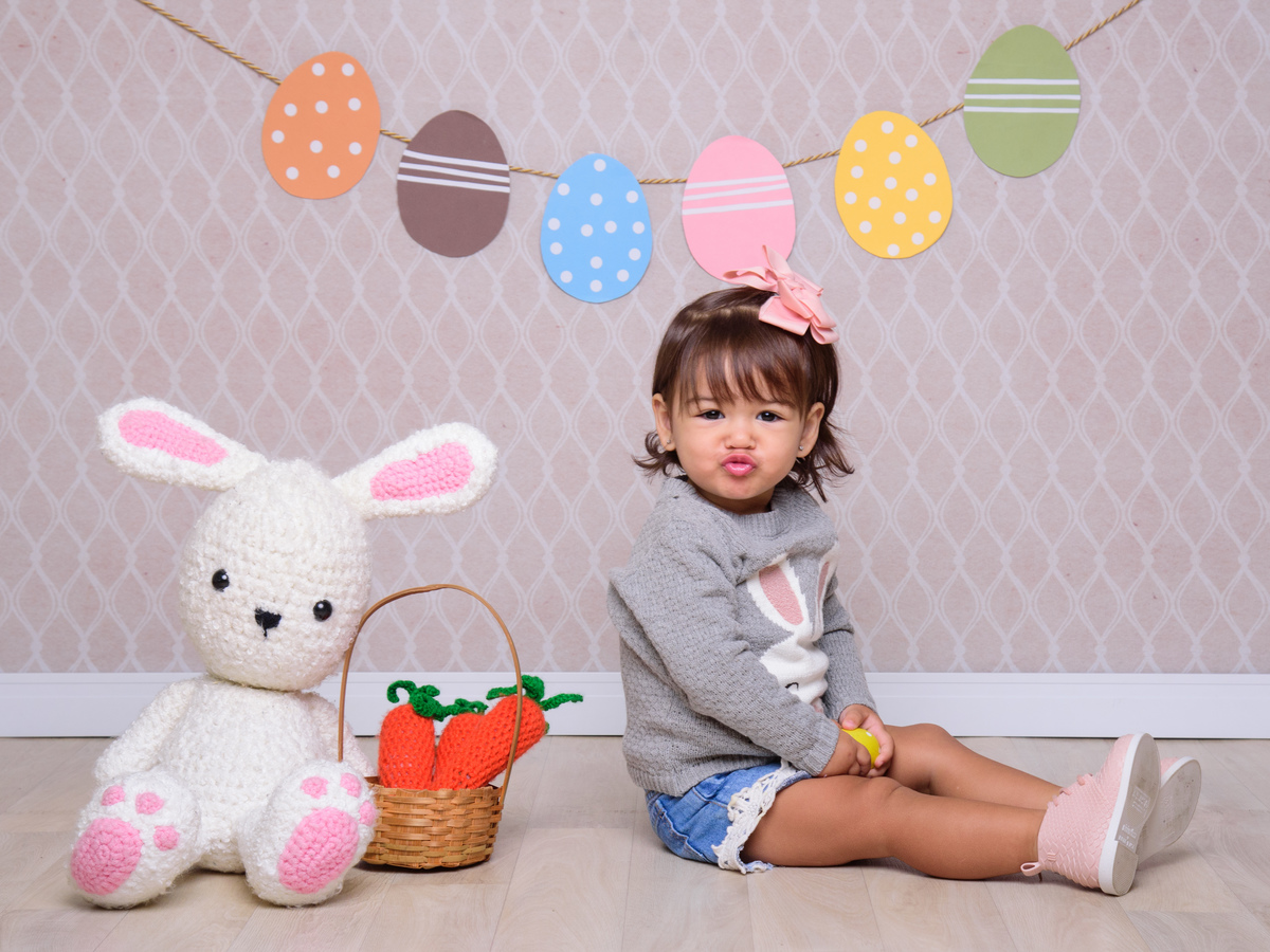 Sessão de Páscoa, coelhinho, ovos de páscoa, chocolate, doces, guloseimas, alegria.