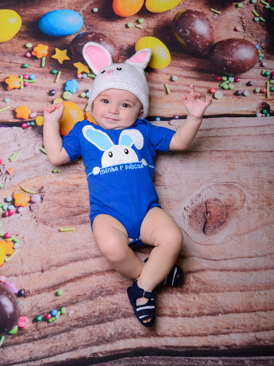 Sessão de Páscoa, coelhinho, ovos de páscoa, chocolate, guloseimas, timidez.