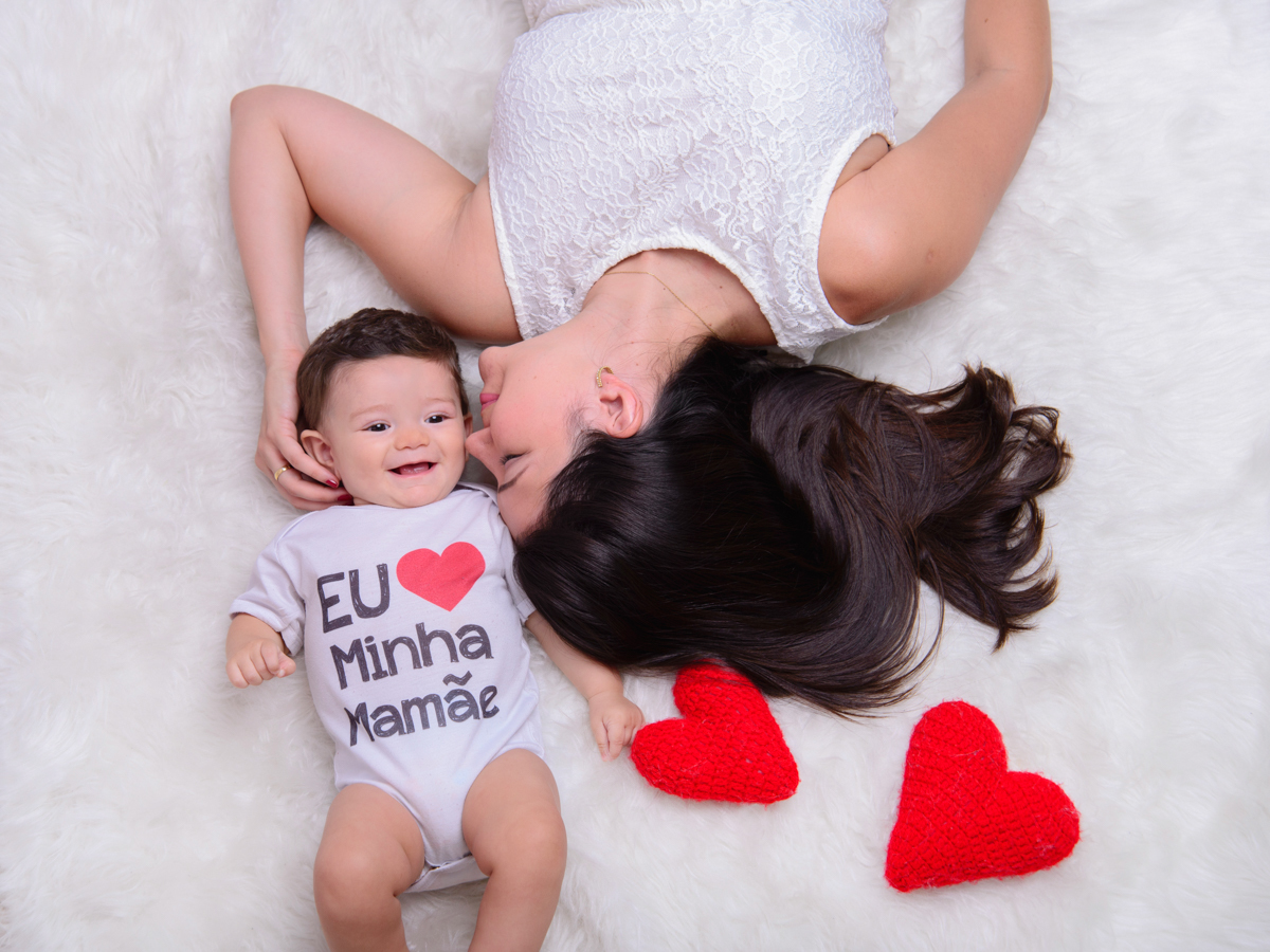 algodão, coração, mãe de menino, cabelo, mãe morena, risada, almofada, roupa branca, body, dia das mães.