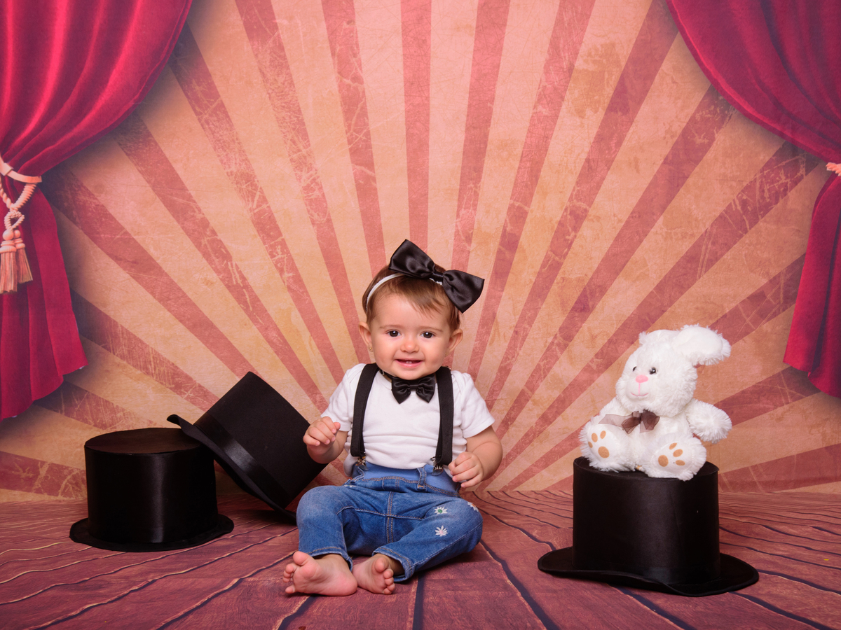 sessão circo, cores, gravata, mágicos, coelho, cartola, listras.