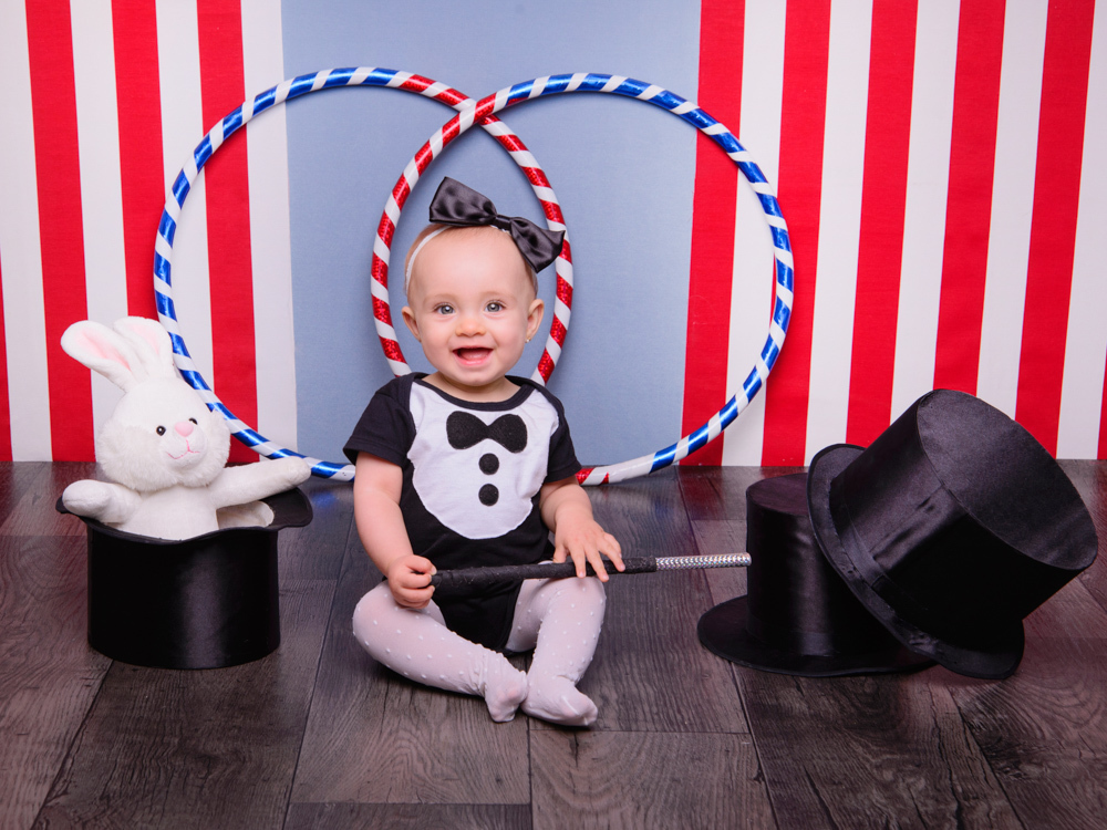 sessão circo, chapéu, mágico, laço, coelho, cartola, varinha, gravata, bambolê.