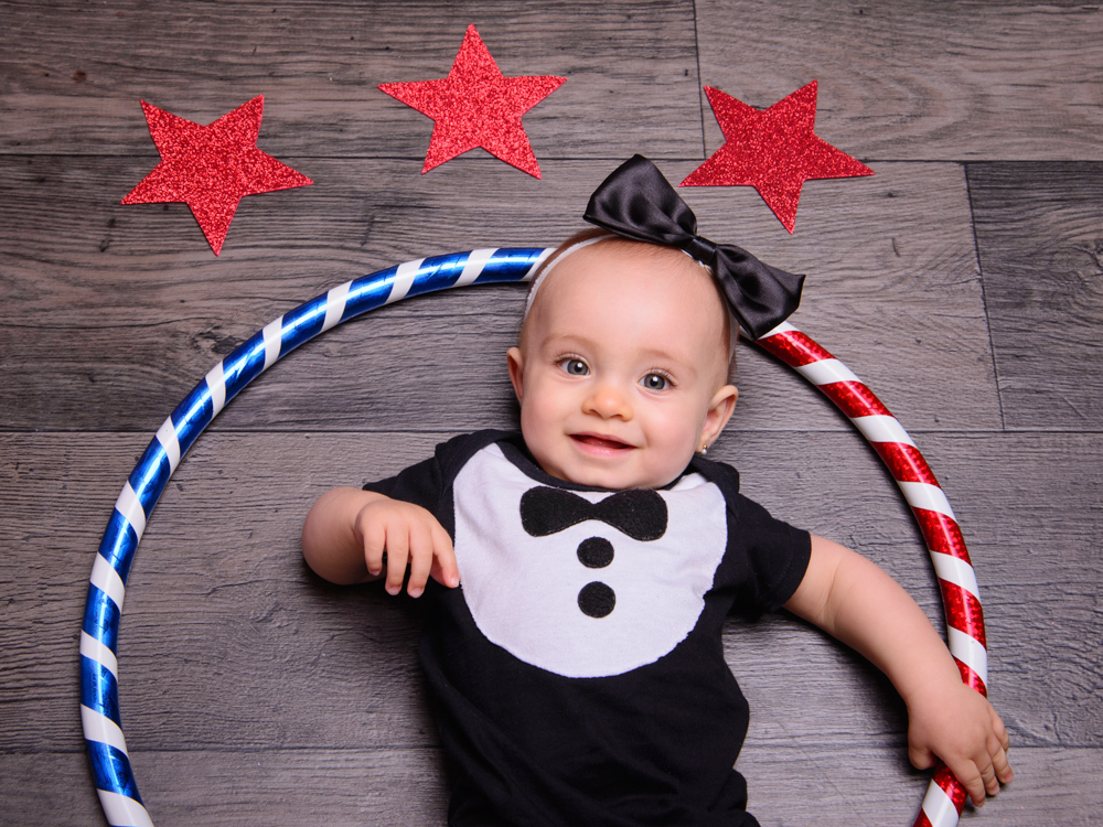 sessão circo, chapéu, gravata, bambolê, estrelas, botão, mágica.