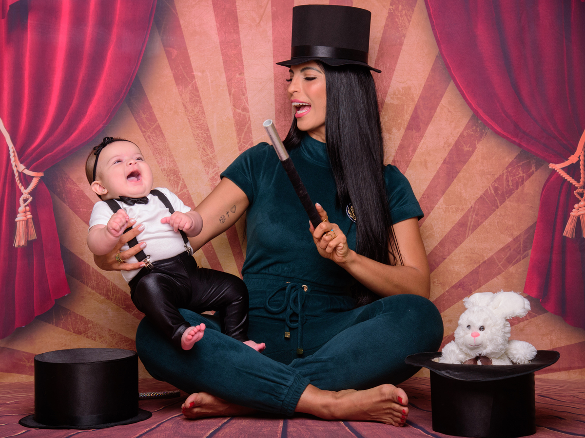 sessão circo, cores, gravata, mágicos, coelho, cartola, listras. varinha