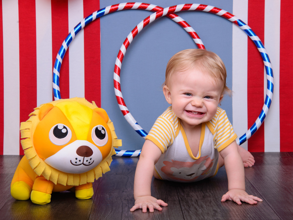 sessão circo, bambolê, leão, bebê loiro, diversão, body.