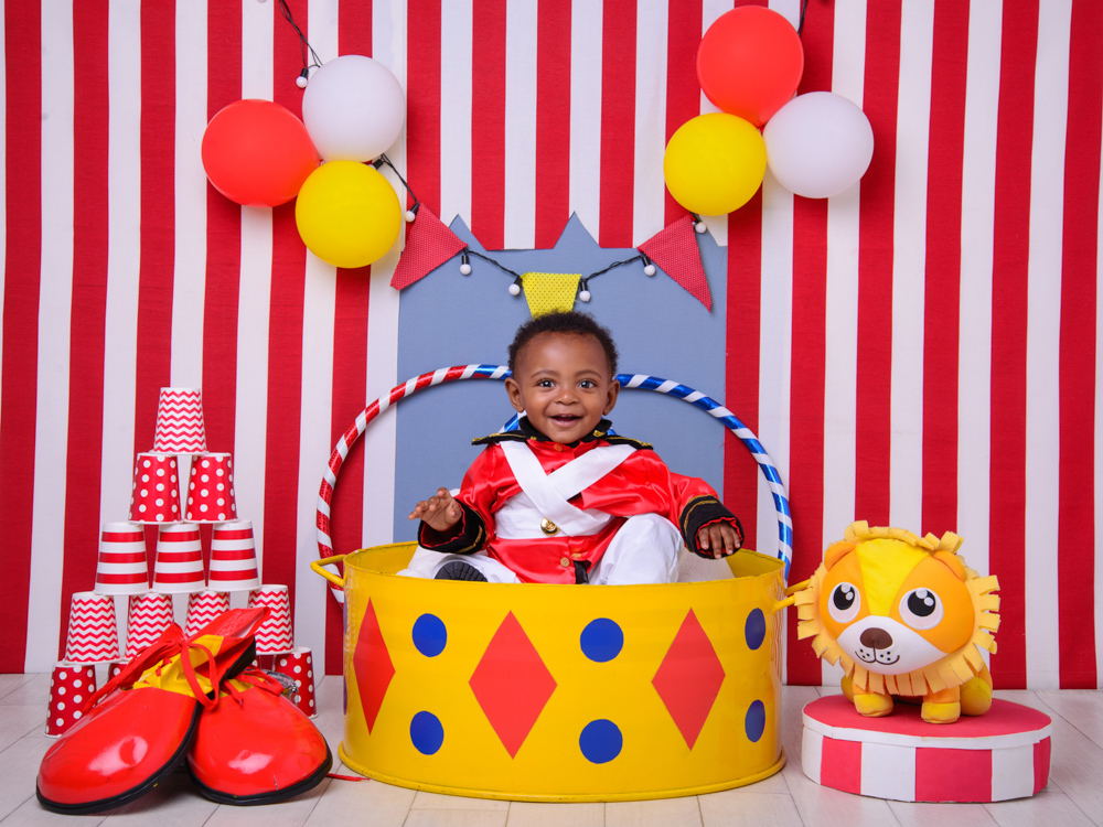 sessão circo, cores, gravata, bambolê, leão, sapato, copos, balão, bolas coloridas, soldado de chumbo.