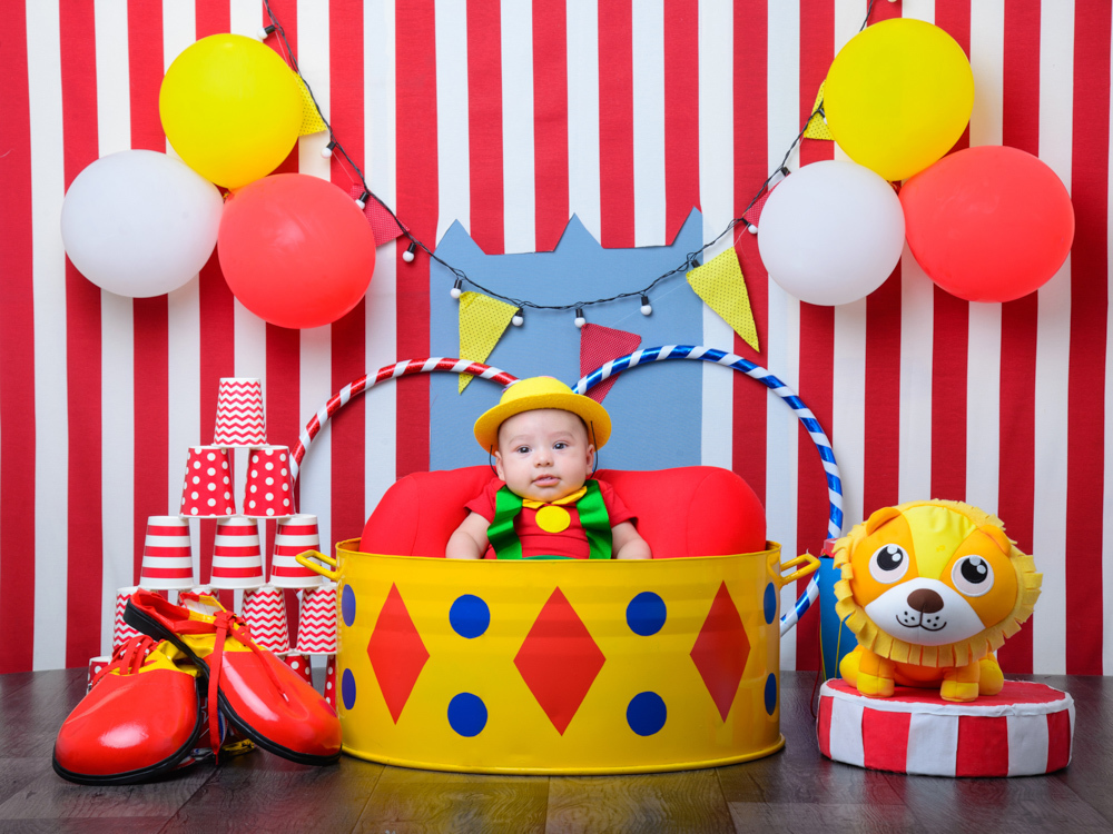 sessão circo, cores, gravata, bambolê, leão, sapato, palhaço, copos, balão, bolas coloridas, 