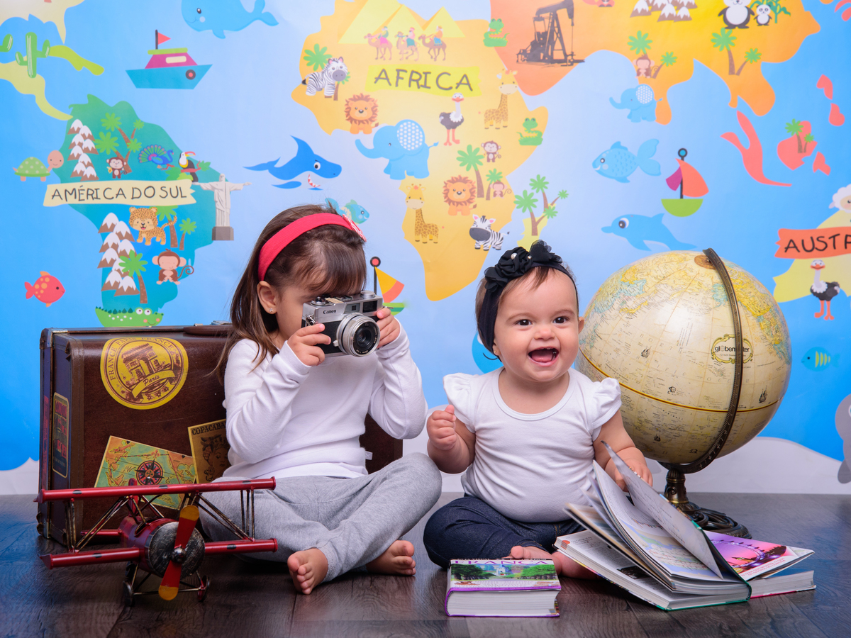 Sessão Volta ao Mundo, avião, destinos, países, estados, distância, mapa, câmera, barcos, oceano, mala.
