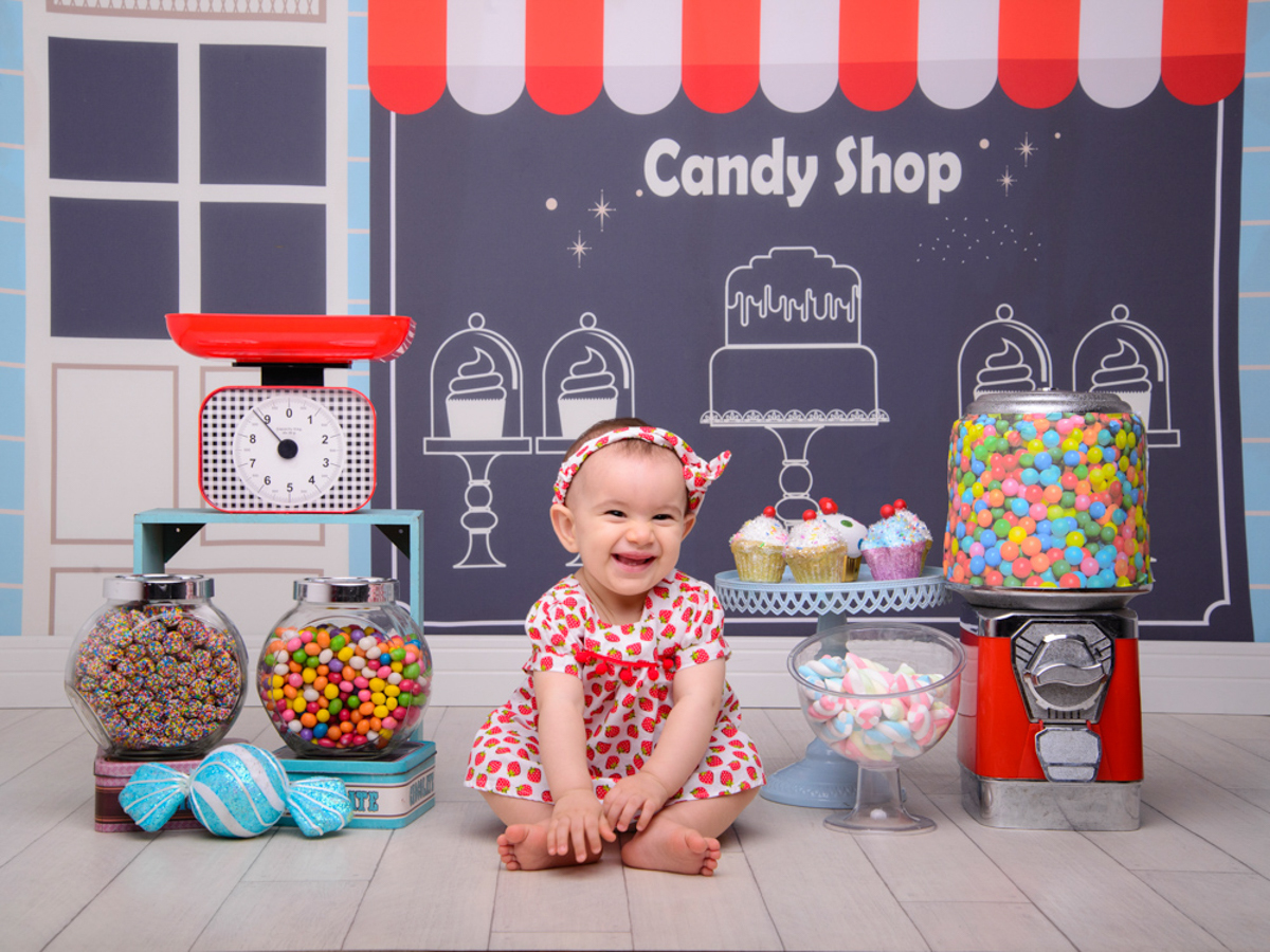 Sessão Candy Shop, guloseimas, bala, bolo, cup cake, jujuba, quadro negro, balança, doceria.