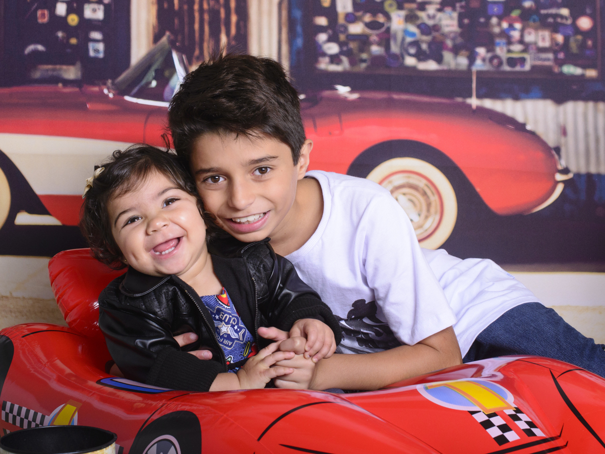 Sessão Retrô, carro, posto de combustível, gasolina, combustível, anos 60, óculos, couro, jaqueta. Sessão infantil 