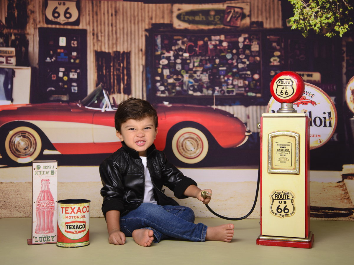 Sessão Retrô, carro, posto de combustível, gasolina, combustível, anos 60, óculos, Sessão infantil  couro, jaqueta. Sessão infantil 