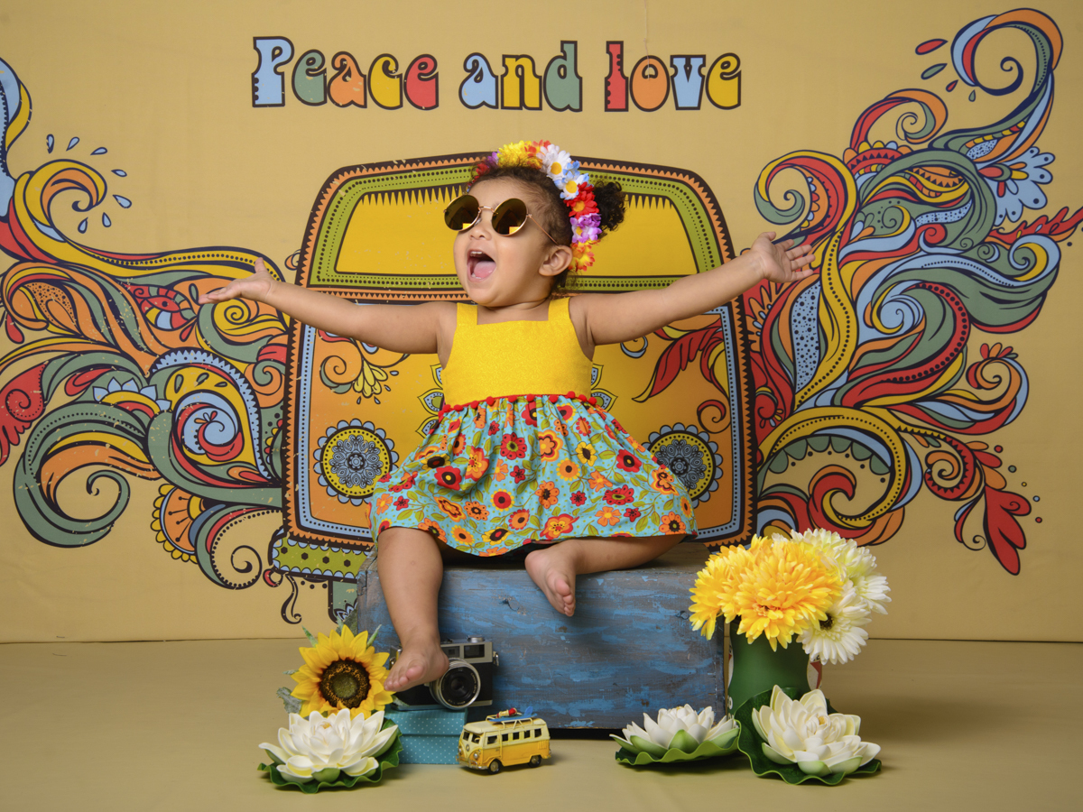 Sessão Retrô, óculos, flores, roots, good vibes, câmera, vestidos, kombi, carros. Sessão infantil 