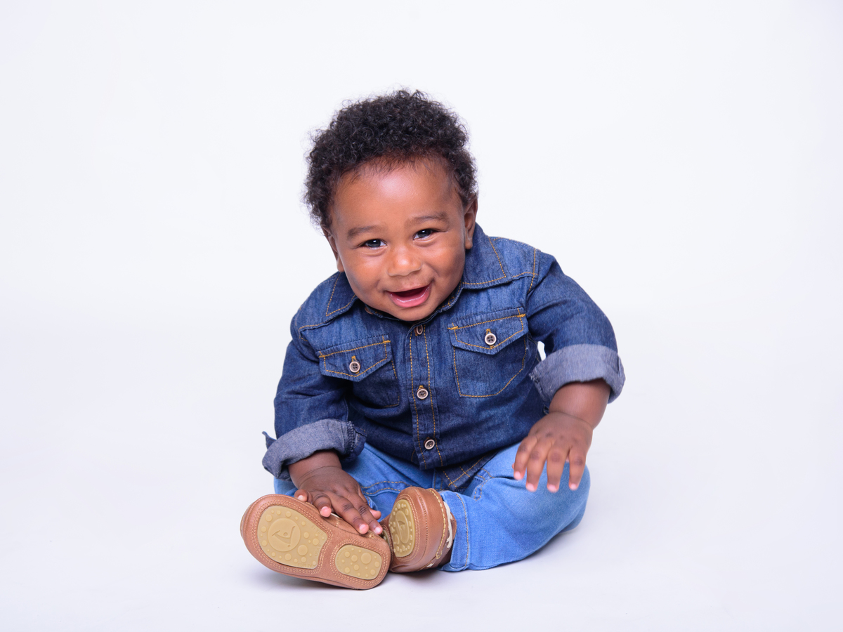 sessão infantil, sessão clássica, fundo neutro, foto de bebê, foto infantil, jeans para bebê, moda baby 