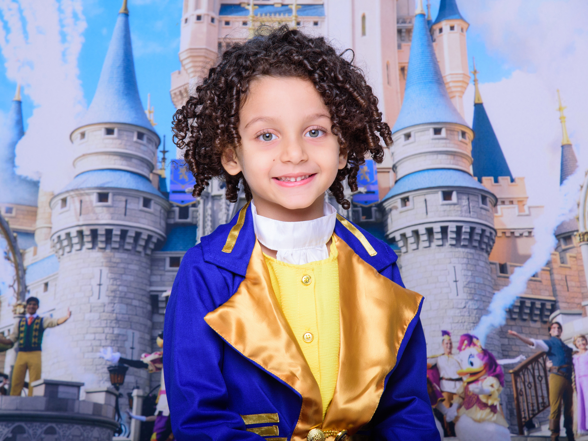 fantasia, castelo, disney, A Bella e a fera, sessão infantil, sessão aniversário, inspiração foto infantil, realeza, roupa de príncipe 