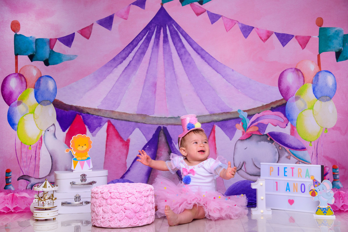 sessão de aniversario, 1 ano do bebê, aniversario de um ano, tema circo, leão, palhaço, pipoca, picadeiro, ensaio infantil, foto de bebê, smash the cake, bailarina, circo rosa