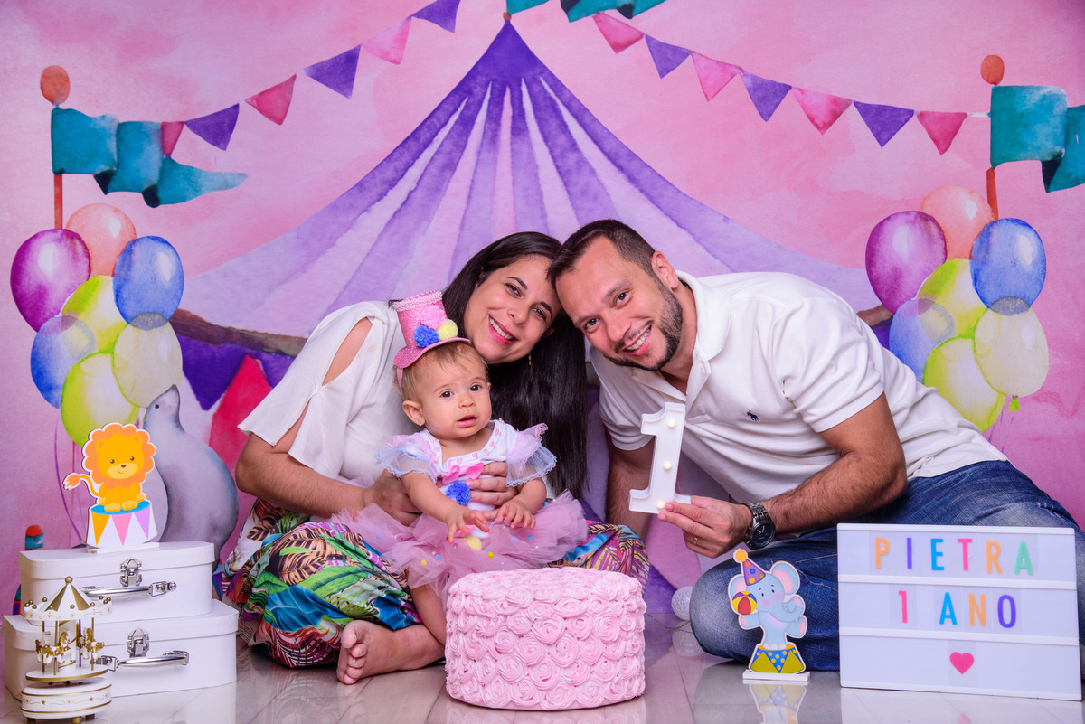 sessão de aniversario, 1 ano do bebê, aniversario de um ano, tema circo, leão, palhaço, pipoca, picadeiro, ensaio infantil, foto de bebê, smash the cake, bailarina, circo rosa