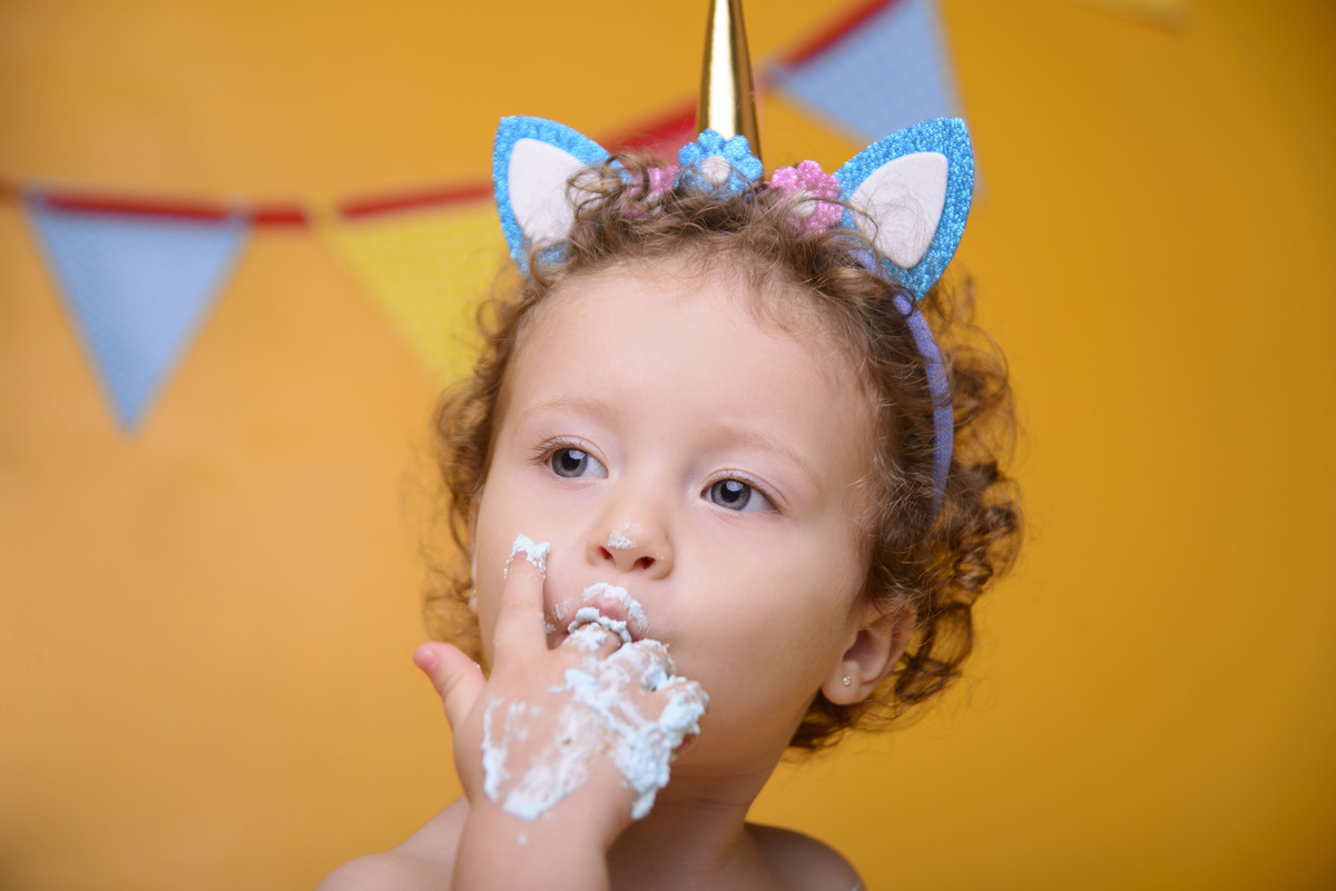 Smash the cake, unicornio, aniversario menina, decoração amerela, festa menina, bolo de aniversário, ensaio infantil,