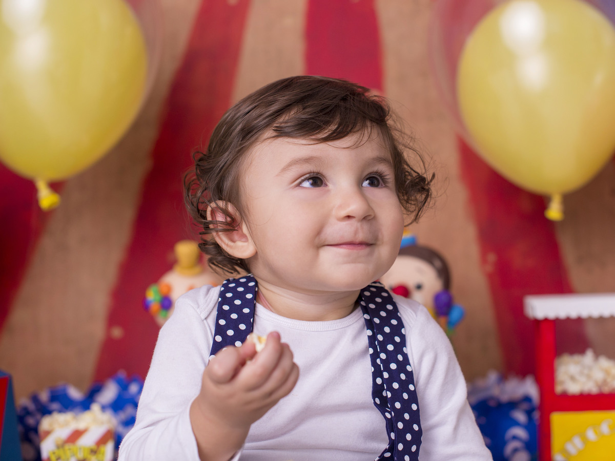 sessão de aniversario, 1 ano do bebê, aniversario de um ano, tema circo, leão, palhaço, pipoca, picadeiro, ensaio infantil, foto de bebê