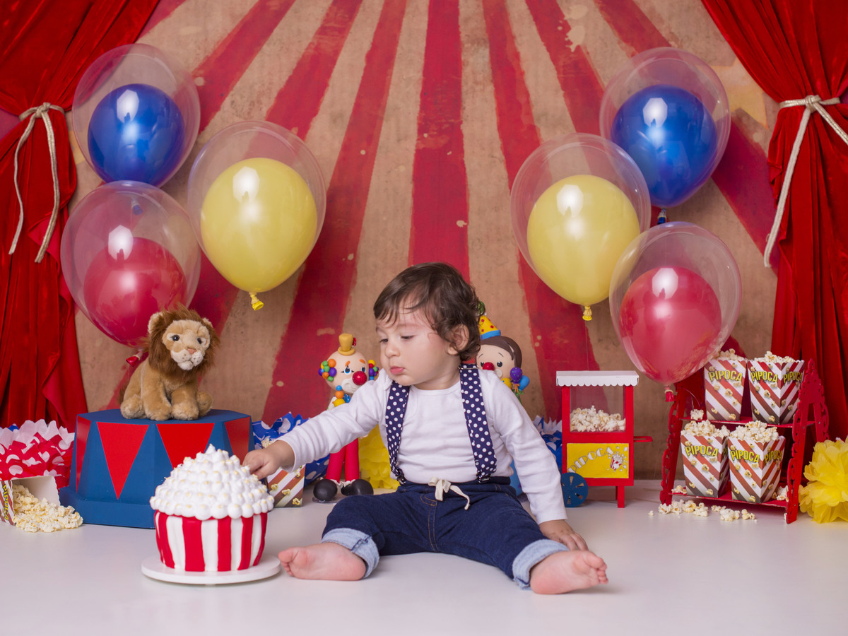 sessão de aniversario, 1 ano do bebê, aniversario de um ano, tema circo, leão, palhaço, pipoca, picadeiro, ensaio infantil, foto de bebê, smsh the cake, 