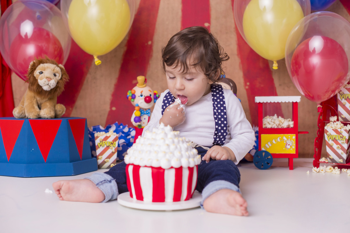 sessão de aniversario, 1 ano do bebê, aniversario de um ano, tema circo, leão, palhaço, pipoca, picadeiro, ensaio infantil, foto de bebê, smash the cake