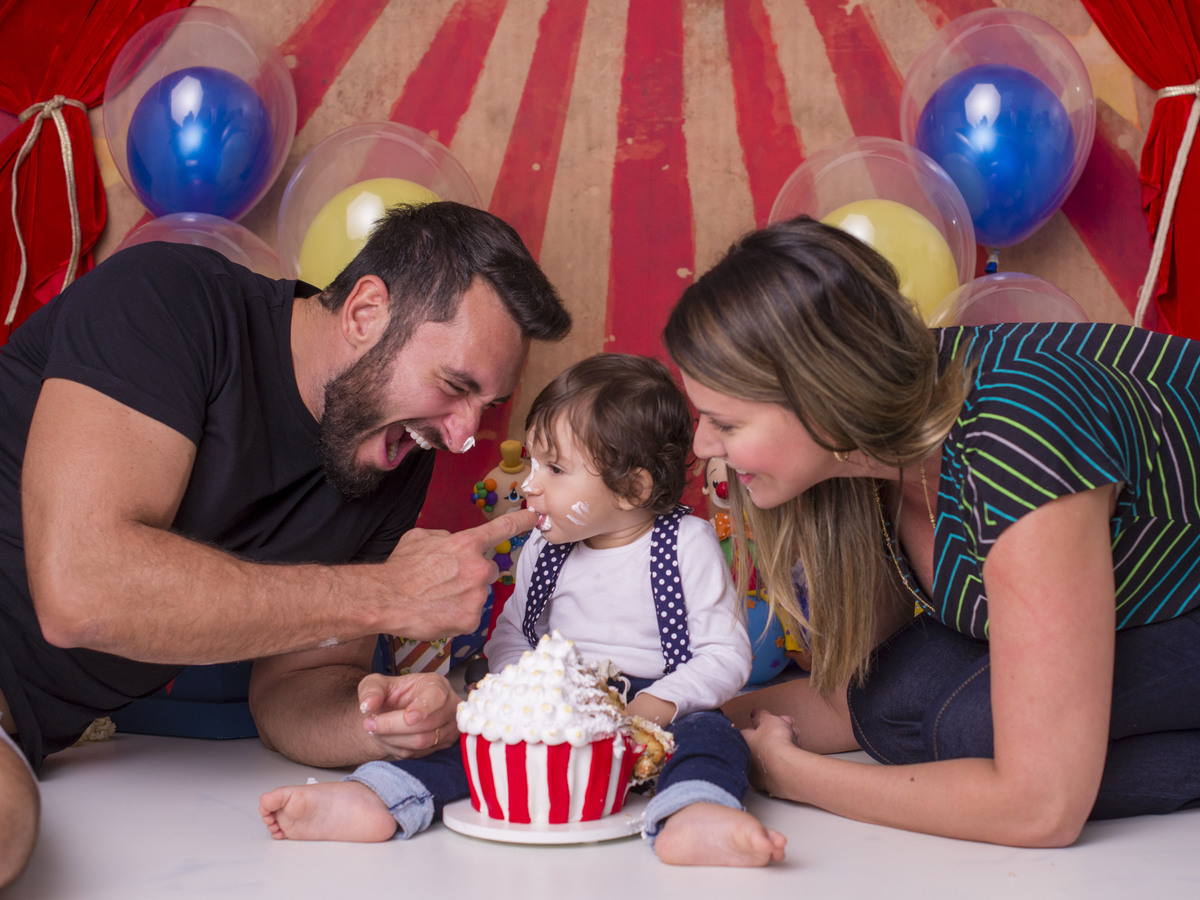 sessão de aniversario, 1 ano do bebê, aniversario de um ano, tema circo, leão, palhaço, pipoca, picadeiro, ensaio infantil, foto de bebê, smash the cake, 