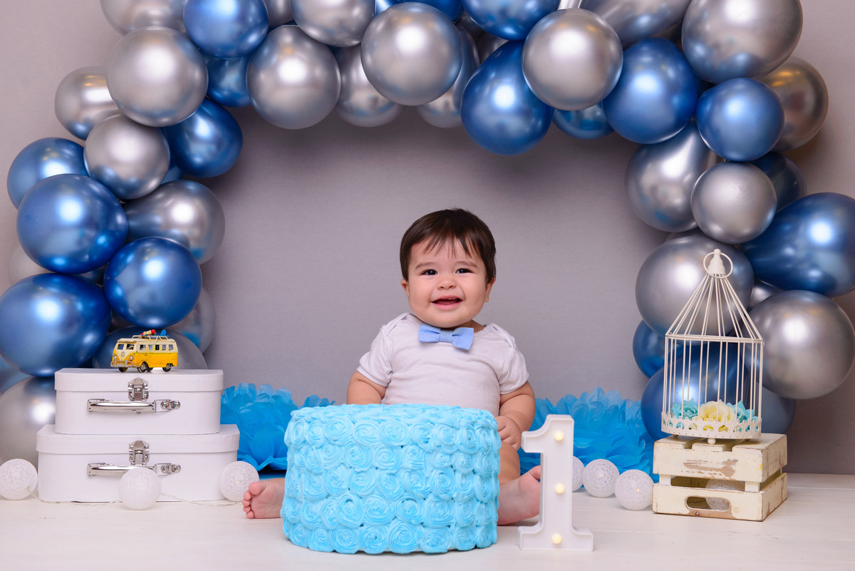 Smash the cake, festa de 1 ano, bebês, ensaio infantil, aniversario infantil, balões, azul metálico 