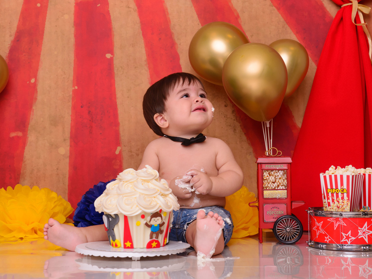 sessão de aniversario, 1 ano do bebê, aniversario de um ano, tema circo, leão, palhaço, pipoca, picadeiro, ensaio infantil, foto de bebê, smash the cake, 