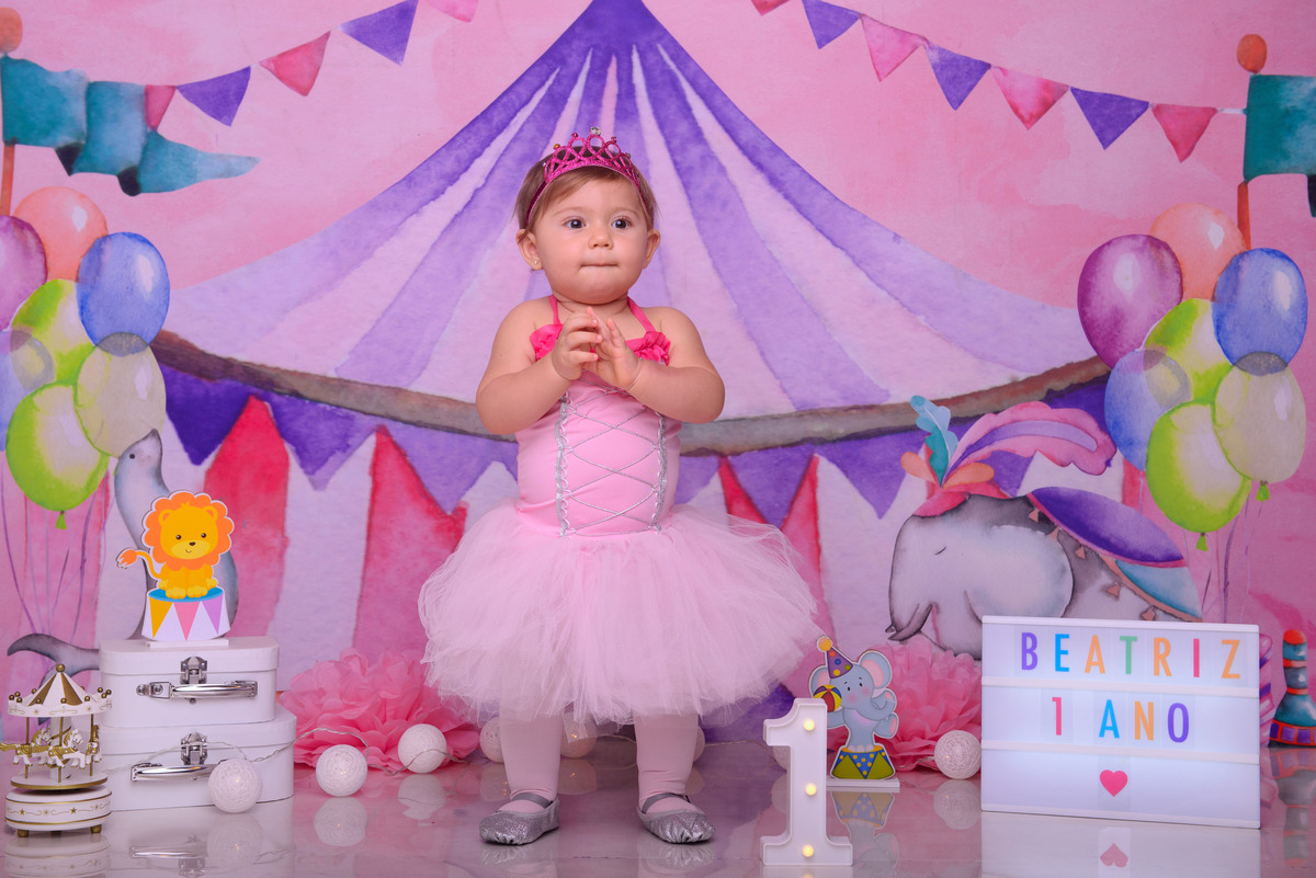 sessão de aniversario, 1 ano do bebê, aniversario de um ano, tema circo, leão, palhaço, pipoca, picadeiro, ensaio infantil, foto de bebê, smash the cake, bailarina, circo rosa