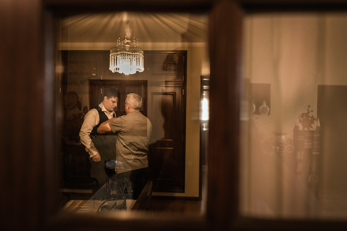 melhores fotografos de aveiro; top 10 fotografos de casamento de aveiro; melhores fotografias de casamento; daniel lobo fotografia; aveiro; noivo; casa do noivo