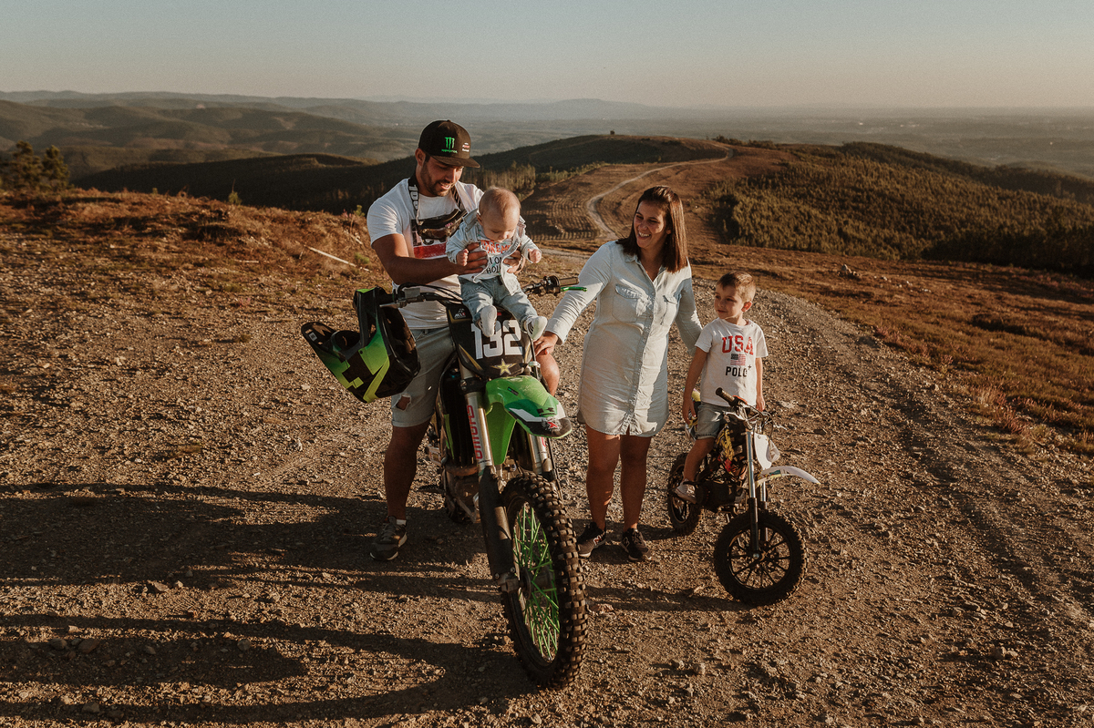 10 fotografos de casamento e familia de aveiro; melhores fotografias de familia; daniel lobo fotografia; fotografia de familia; crianças; aveiro; motas; mota; motorcycle