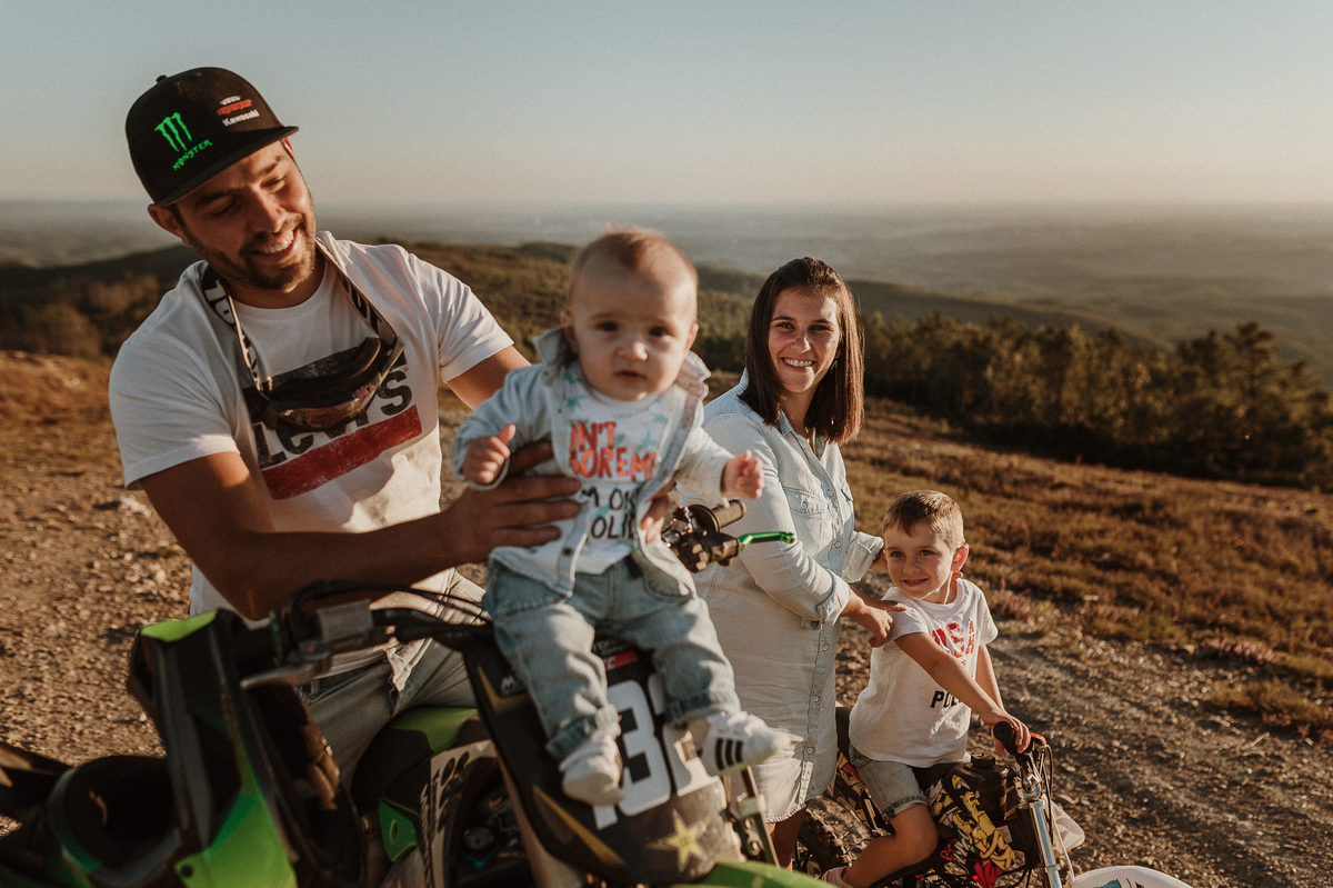 10 fotografos de casamento e familia de aveiro; melhores fotografias de familia; daniel lobo fotografia; fotografia de familia; crianças; aveiro; motas; mota; motorcycle