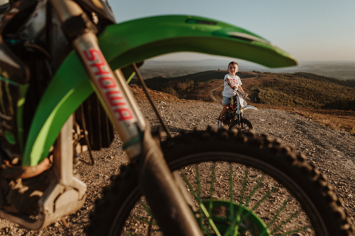 10 fotografos de casamento e familia de aveiro; melhores fotografias de familia; daniel lobo fotografia; fotografia de familia; crianças; aveiro; motas; mota; motorcycle