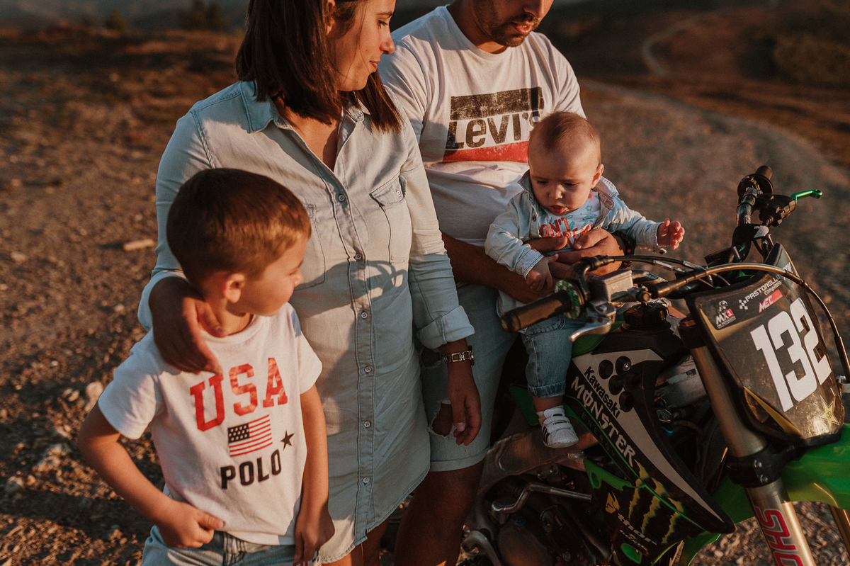 10 fotografos de casamento e familia de aveiro; melhores fotografias de familia; daniel lobo fotografia; fotografia de familia; crianças; aveiro; motas; mota; motorcycle