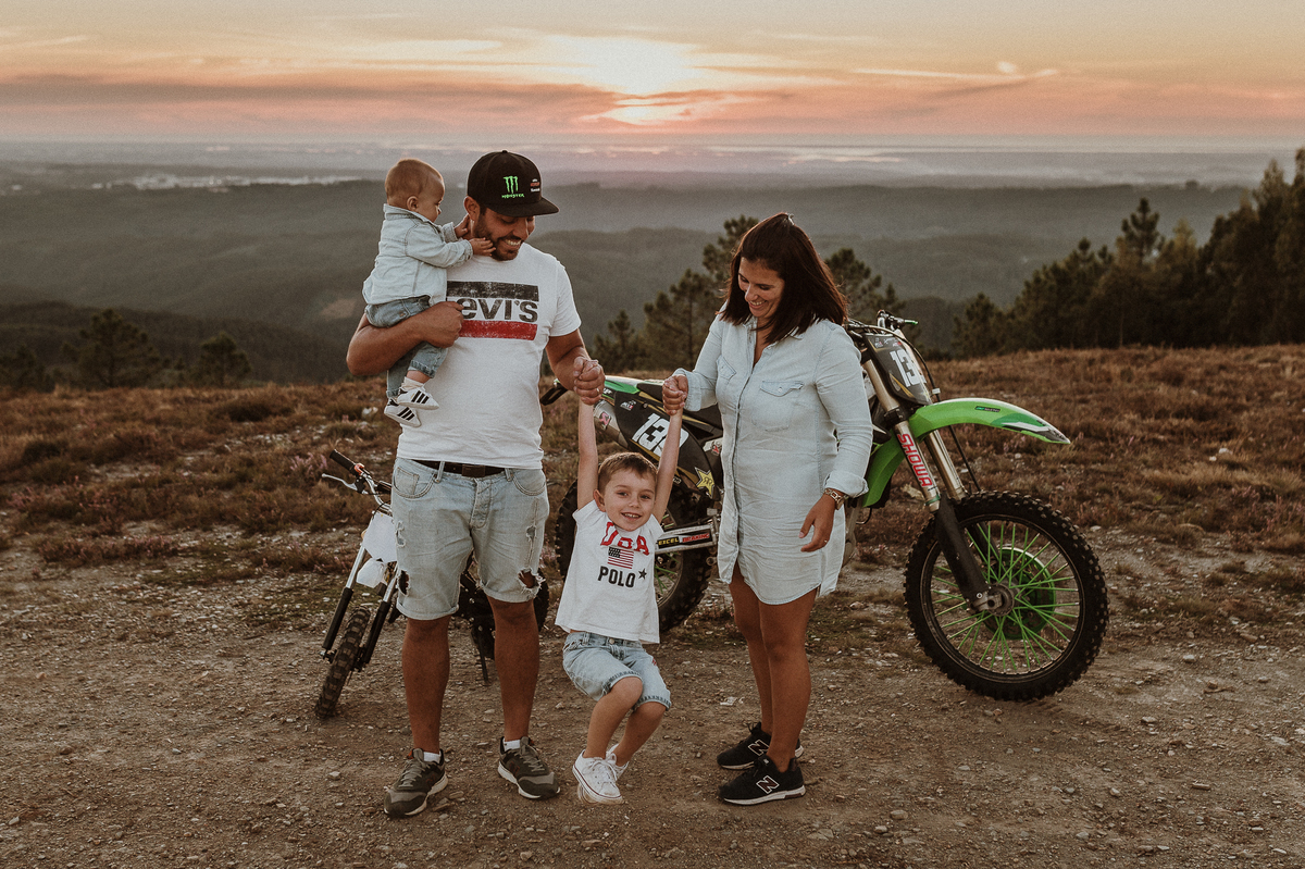 10 fotografos de casamento e familia de aveiro; melhores fotografias de familia; daniel lobo fotografia; fotografia de familia; crianças; aveiro; motas; mota; motorcycle