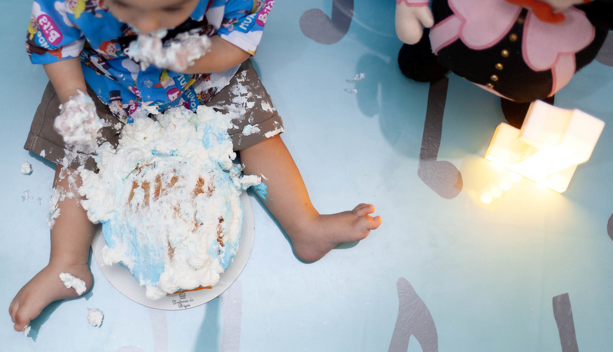 Smash the cake menino