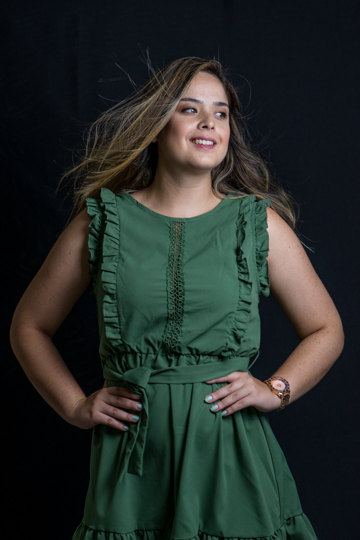 retrato feminino, mulher ensaio fotografico, cabelos ao vento, estudio, studio, Paulo Mota Fotografia, Vitoria, ES