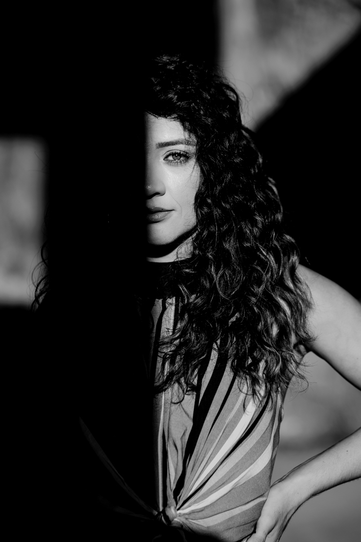 ensaio fotográfico feminino externo realizado em Viana - ES, Ruínas de Belem