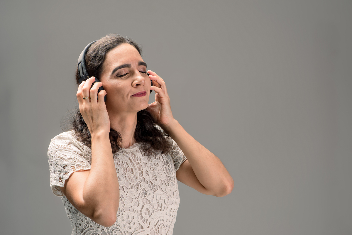 fotografia de ensaio profissional feminino realizado em estudio do paulo mota fotografo de retratos