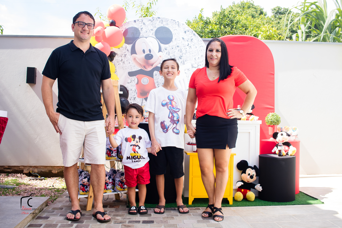 Fots de familia em festa infantil