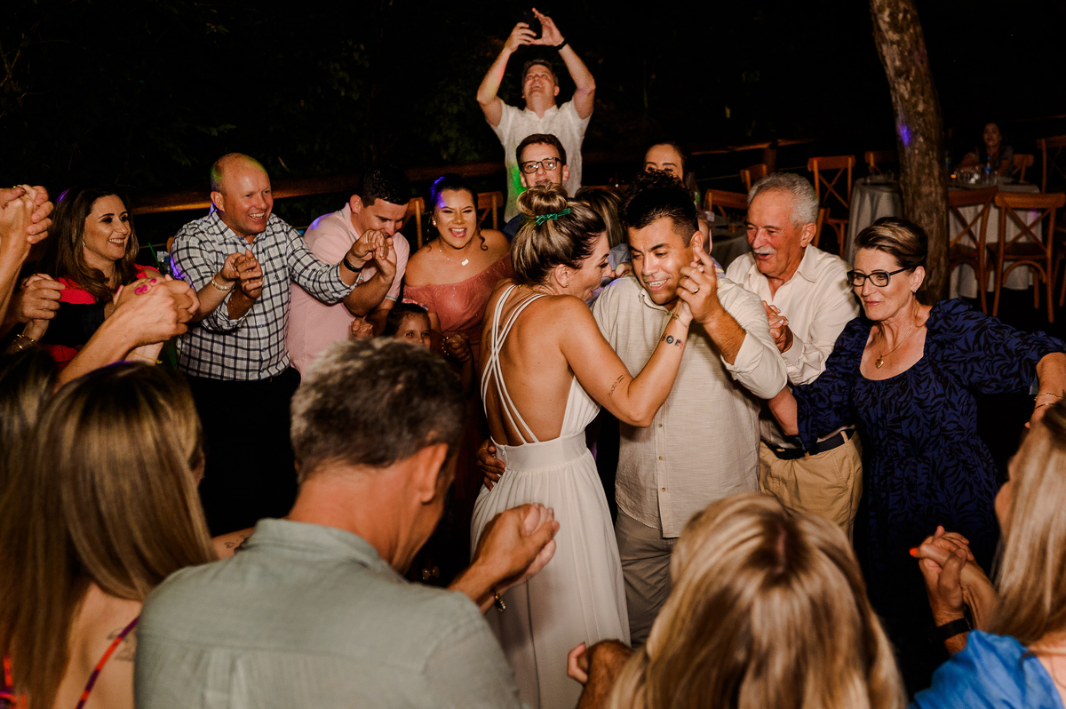 Casamento da Isaura e Lucas fotografado na cidade de Ibirubá RS pelo fotógrafo Jonatan Diego e sua assistente.