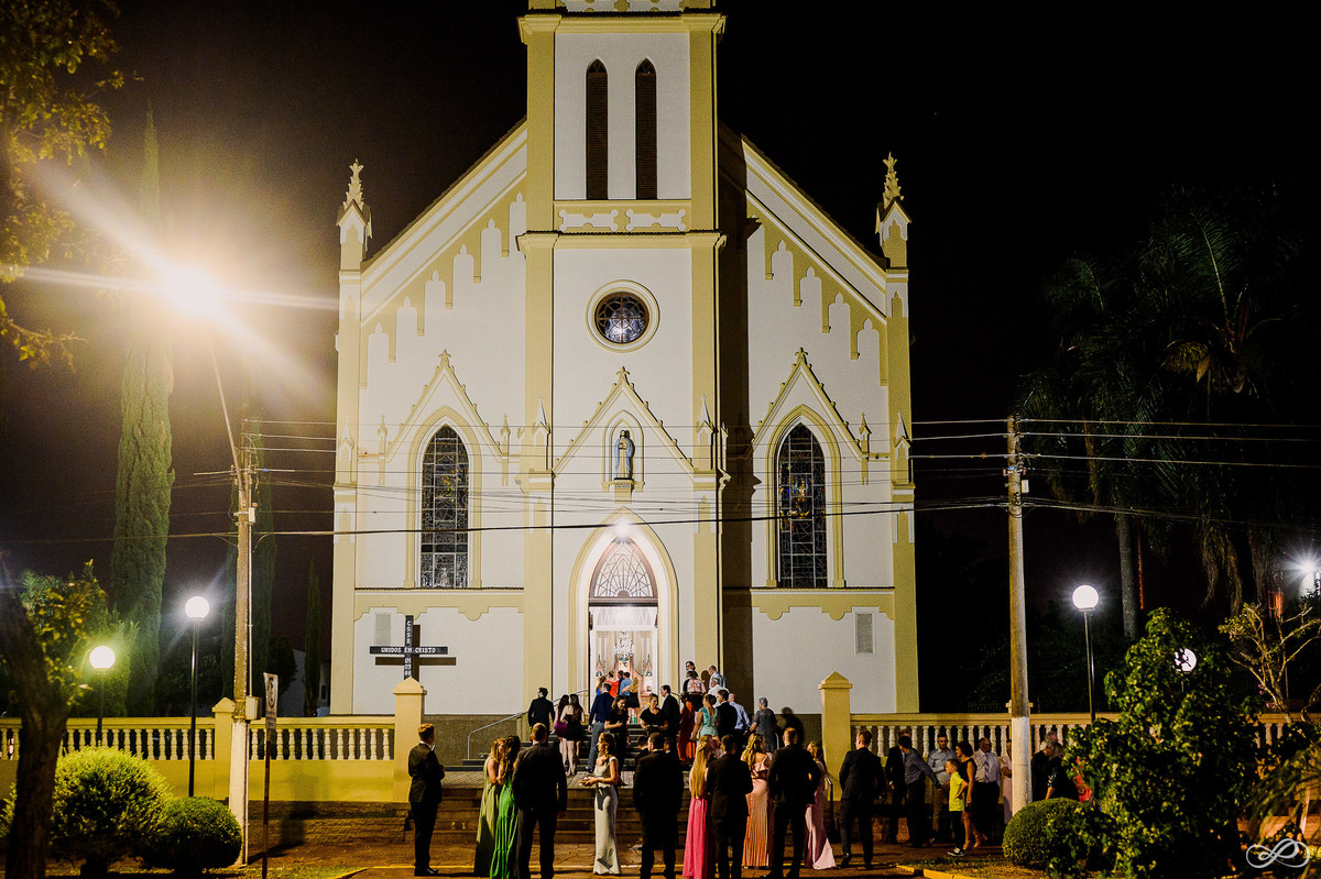 Casamento da Taís e do Tiago fotografado pelos fotógrafos Jonatan Diego e Bianca Pezzini na cidade de encantado rs