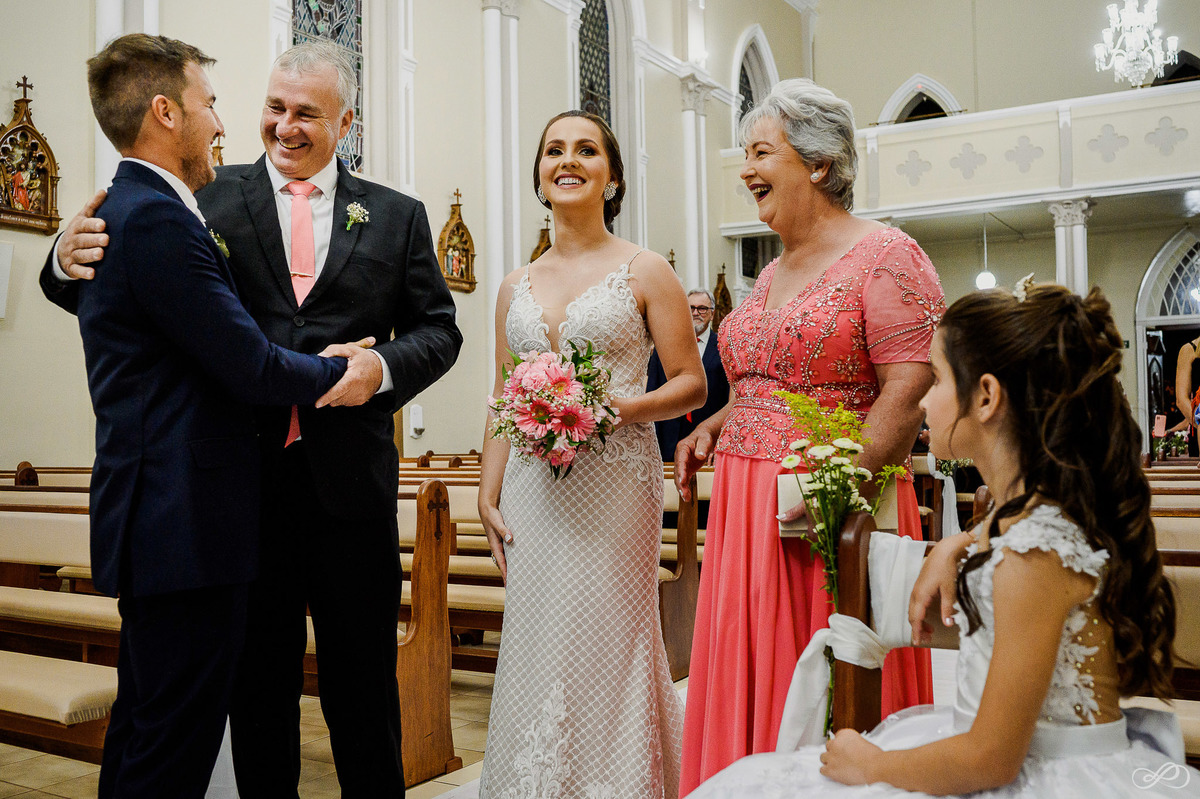 Casamento da Taís e do Tiago fotografado pelos fotógrafos Jonatan Diego e Bianca Pezzini na cidade de encantado rs