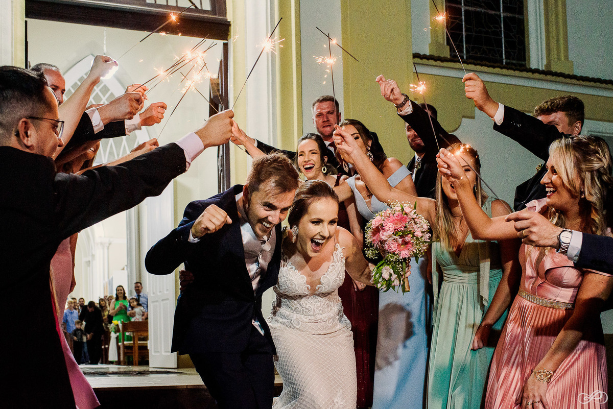 Casamento da Taís e do Tiago fotografado pelos fotógrafos Jonatan Diego e Bianca Pezzini na cidade de encantado rs