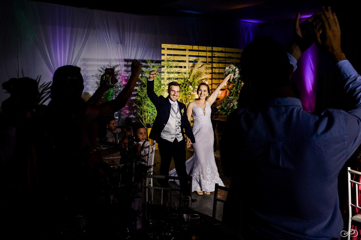 Casamento da Taís e do Tiago fotografado pelos fotógrafos Jonatan Diego e Bianca Pezzini na cidade de encantado rs