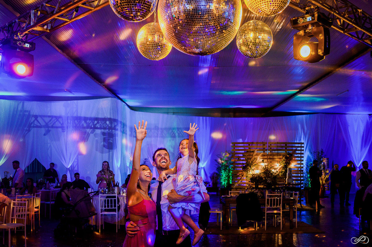 Casamento da Taís e do Tiago fotografado pelos fotógrafos Jonatan Diego e Bianca Pezzini na cidade de encantado rs