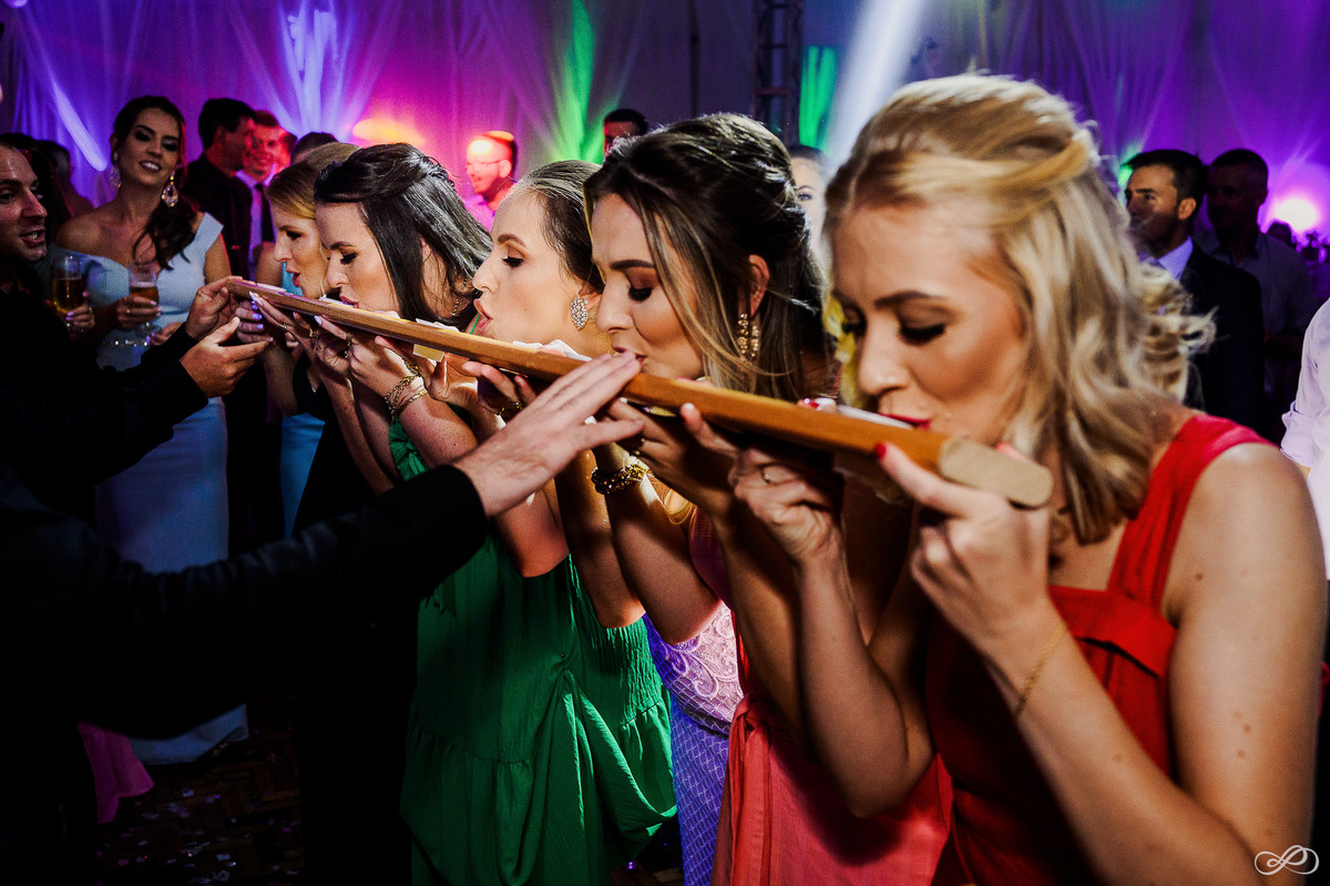 Casamento da Taís e do Tiago fotografado pelos fotógrafos Jonatan Diego e Bianca Pezzini na cidade de encantado rs