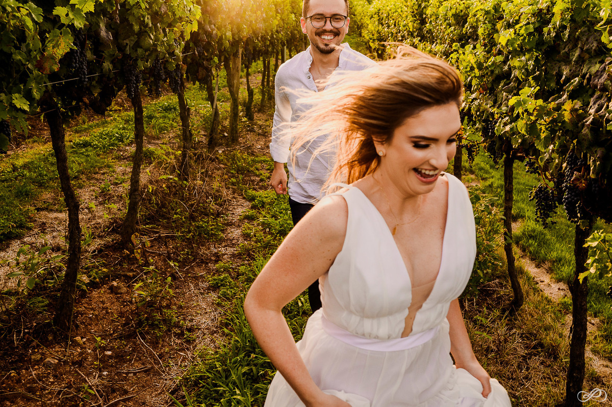 Ensaio pré casamento da Natália e do Lucas, fotografado pelo fótografo Jonaran Diego na vinícola miolo em bento gonçalves RS